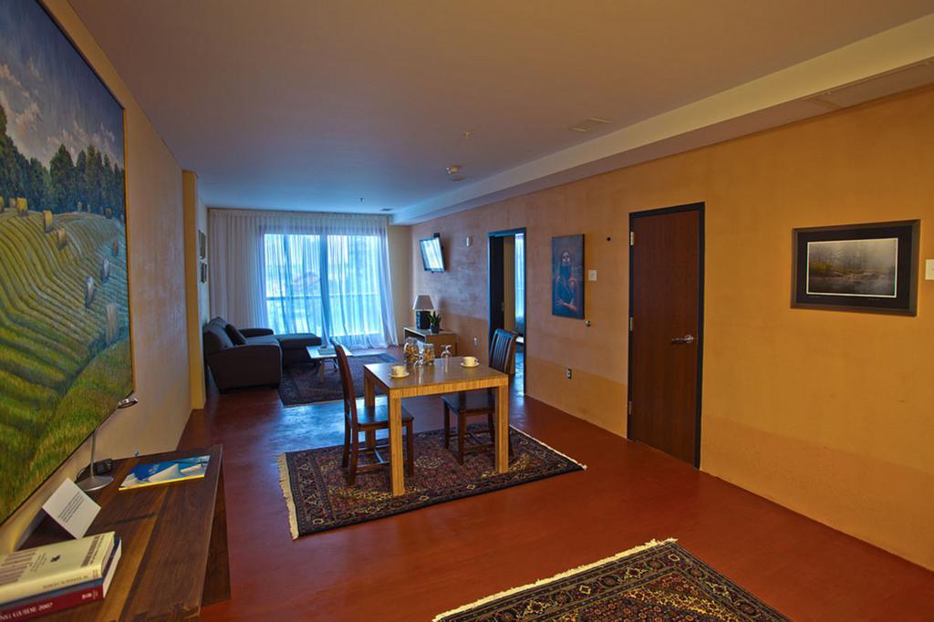 Inn At The Black Olive Baltimore Rum bild